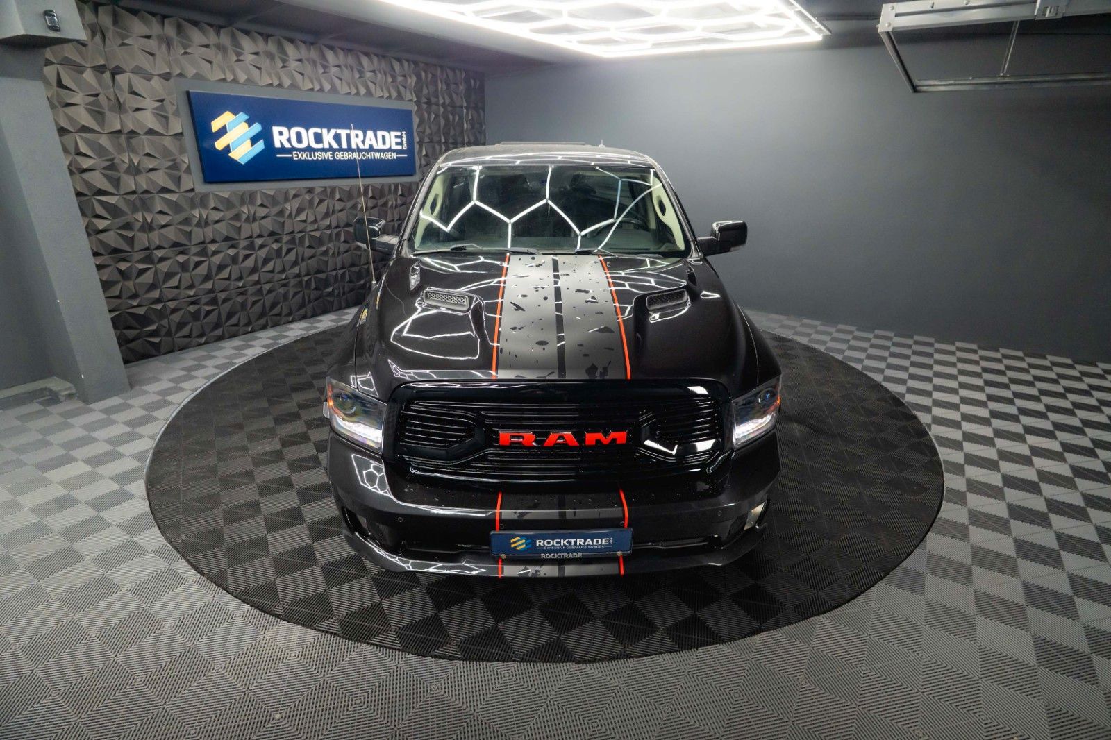 Fahrzeugabbildung Dodge RAM 5.7 V8 HEMI 4x4 OFFROAD Night-Paket LONGBED