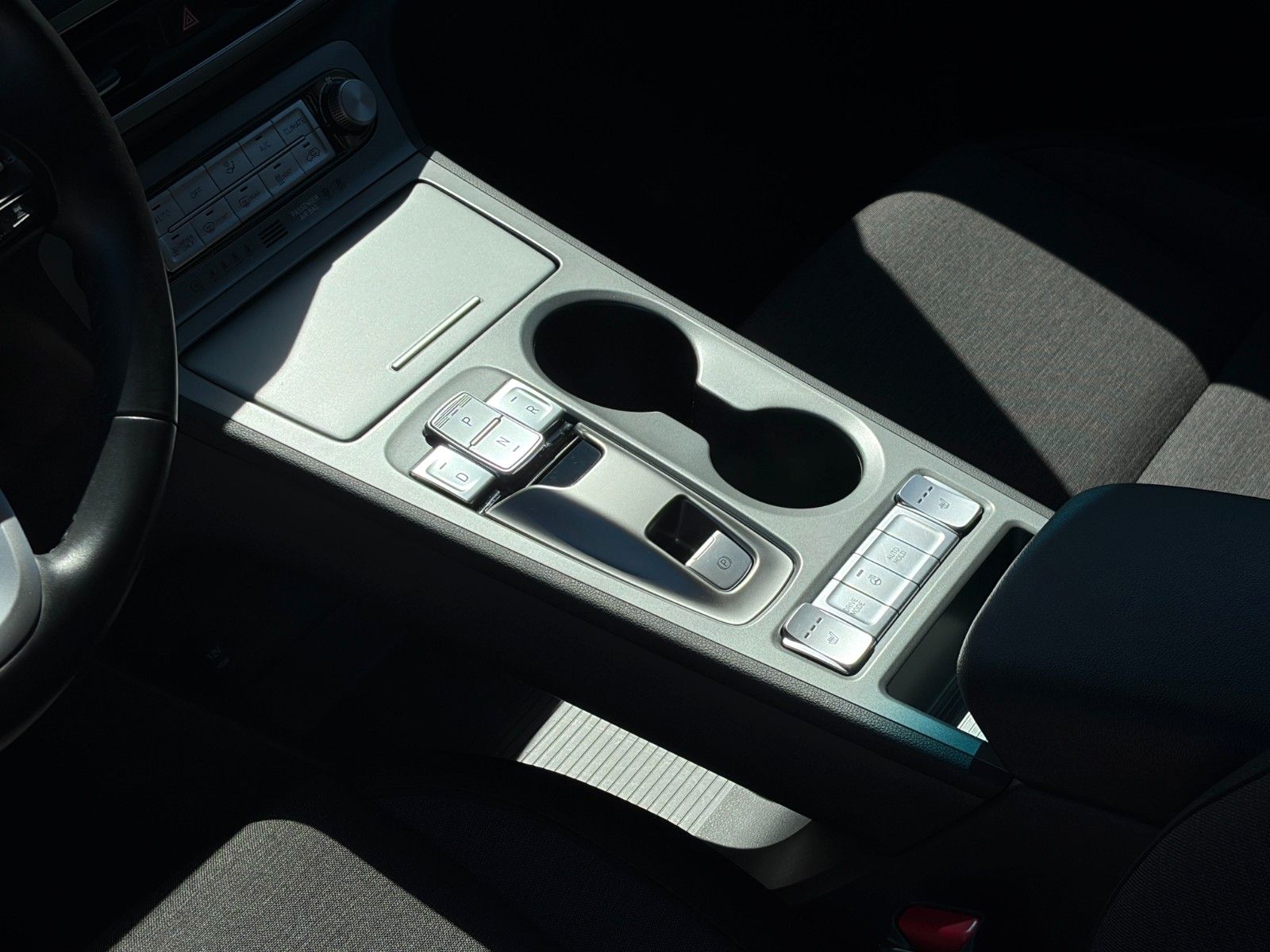 Fahrzeugabbildung Hyundai KONA E Select SHZ LHZ ACC PDC LKA Navi CarPlay