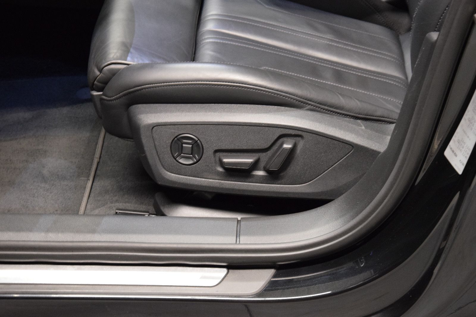 Fahrzeugabbildung Audi A6 Lim. 55 TFSI quattro Sport Pano Leder ACC