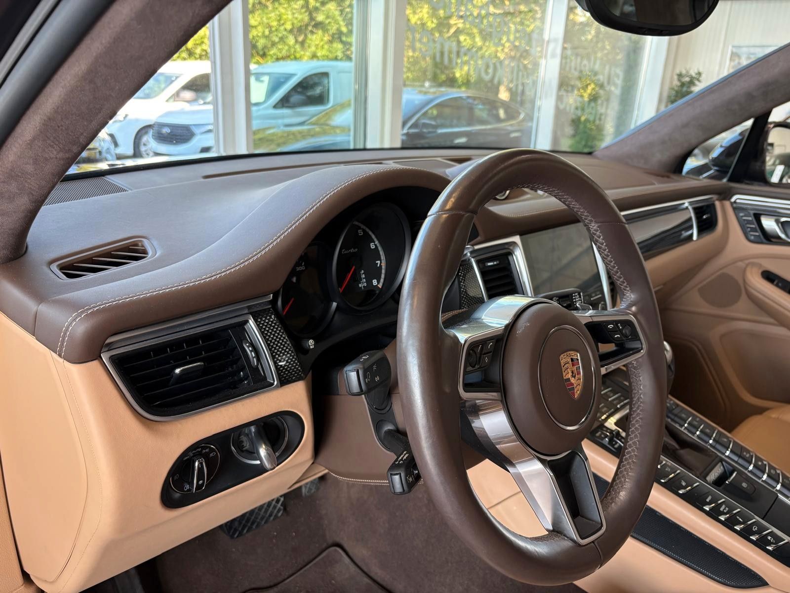 Fahrzeugabbildung Porsche Macan Turbo Scheckheft Porsche Leder exklusive