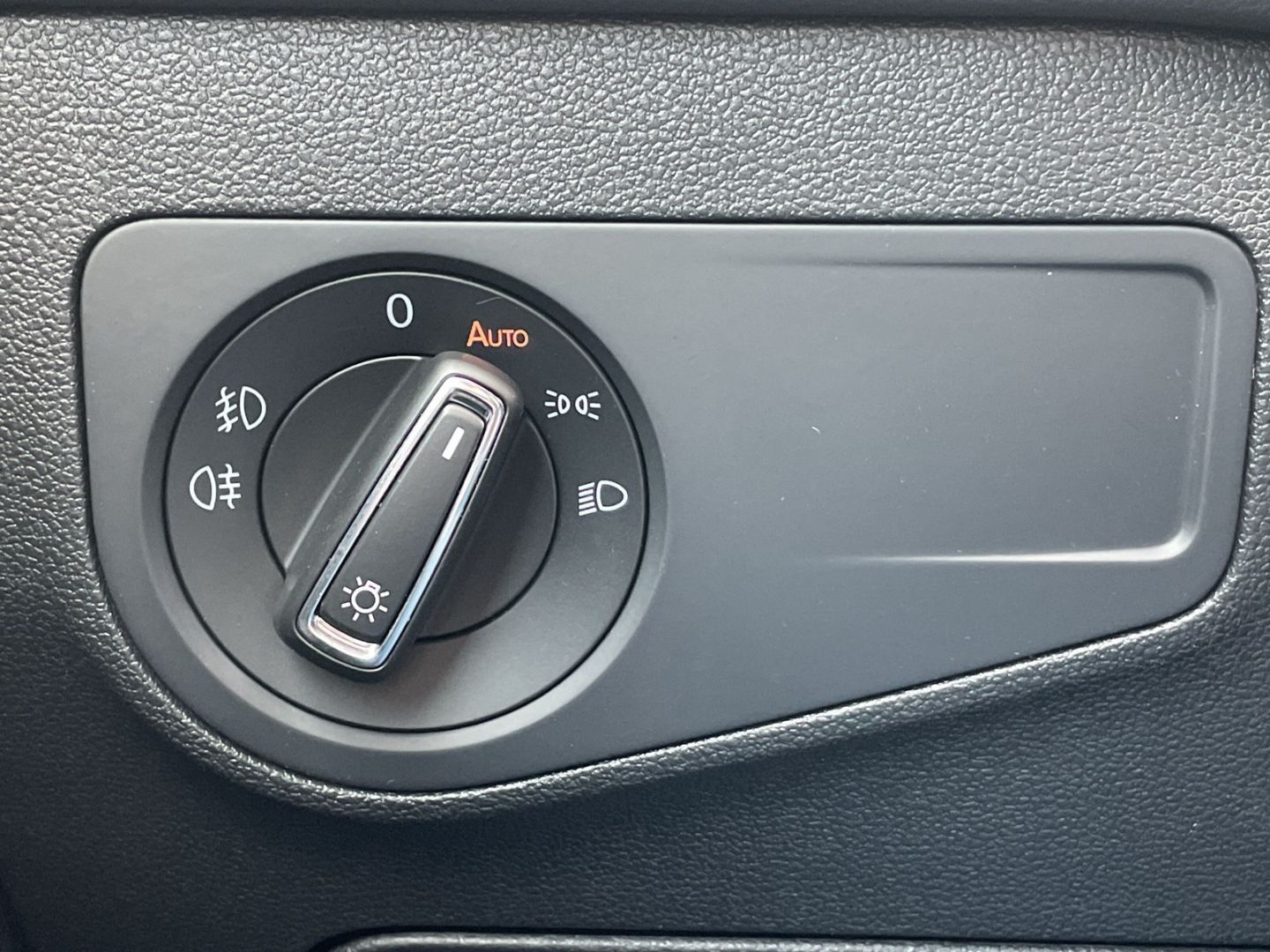 Tiguan 2.0TDI Sound AHK/Navi/App-Connect/ACC/PDC