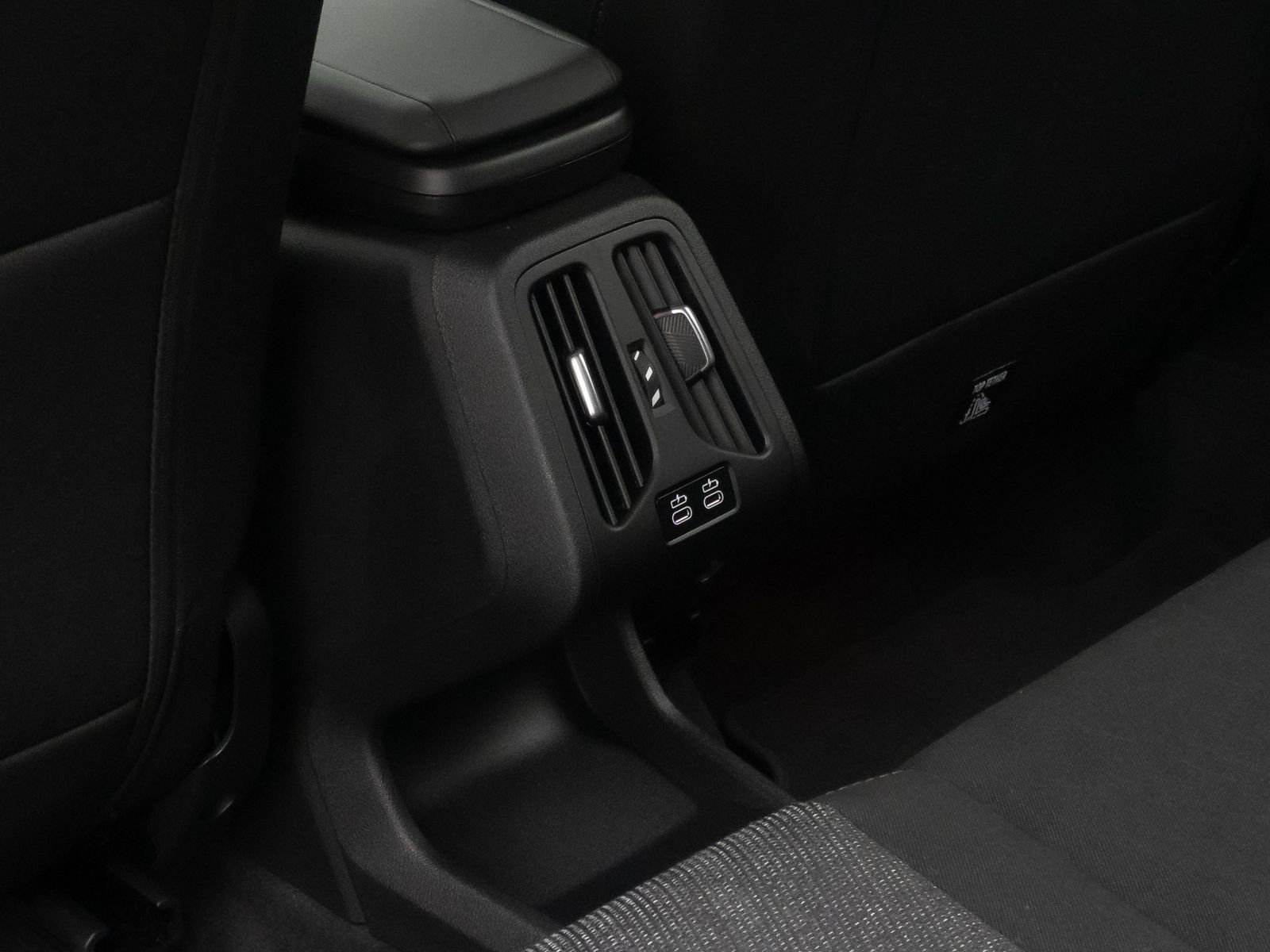 Fahrzeugabbildung BMW 216i Active Tourer Kamera DAB Sitzhzg Alarm LED