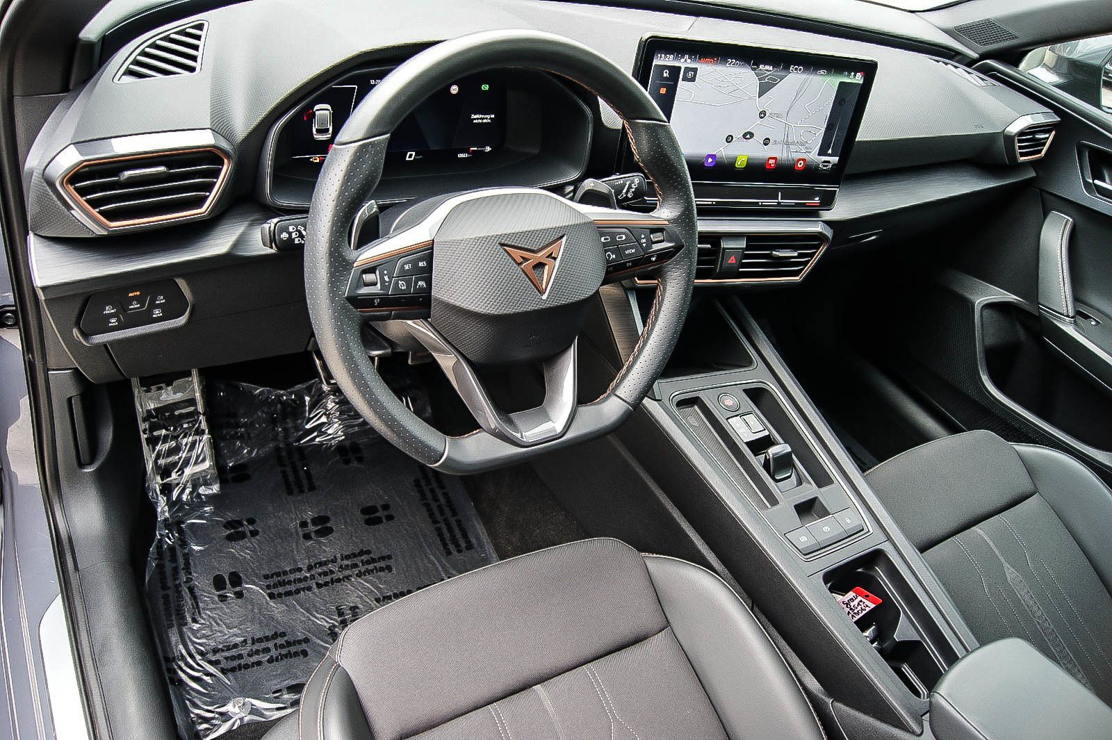 Fahrzeugabbildung CUPRA Leon Sportstourer e-Hybrid PANORAMA CARPLAY ACC