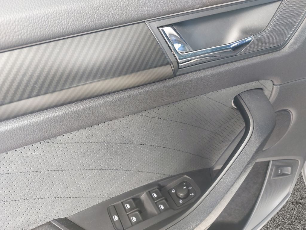 Fahrzeugabbildung SKODA Kodiaq 2.0 TSI 4x4 DSG RS AHZV Standheizung 5 Ja