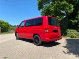 Volkswagen T5 Caravelle - rote Volkswagen T5 Caravelle