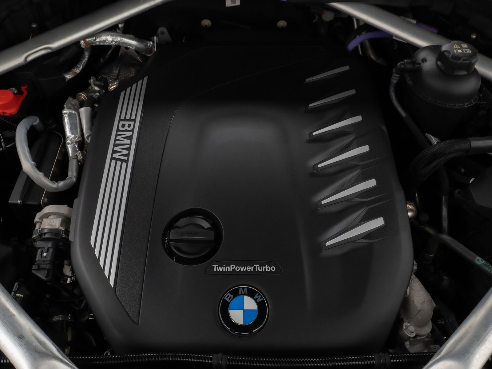 Fahrzeugabbildung BMW X5 xD40d M Sport Panorama Kamera HUD DAB Massage