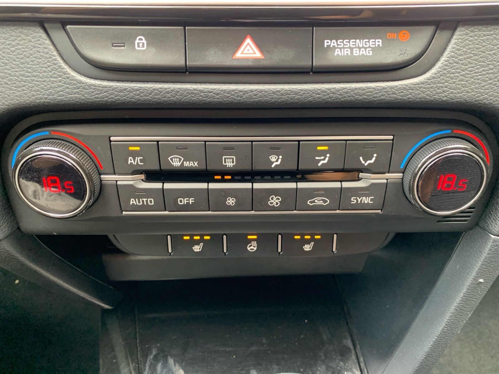 Fahrzeugabbildung Kia Ceed 1.5 7-DCT T-GDI Spirit Navi Allwetter