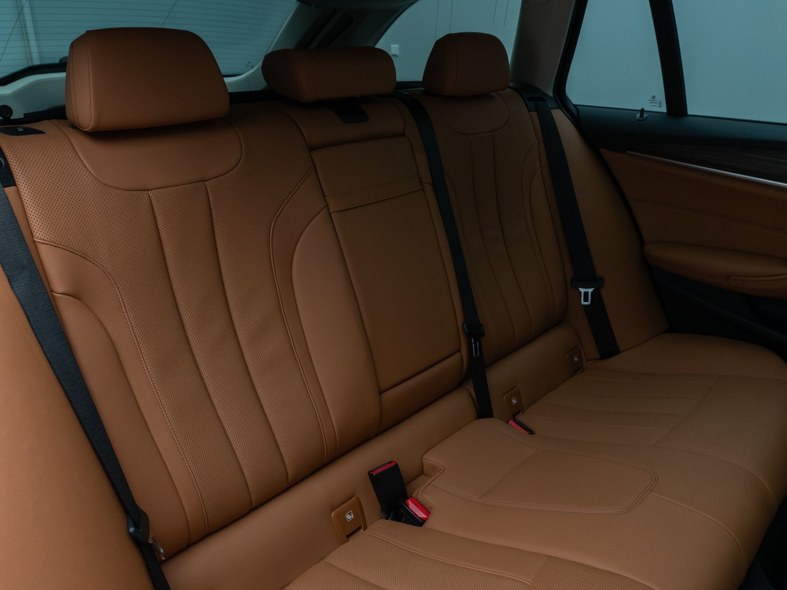 Fahrzeugabbildung BMW 530e Panorama Kamera HUD DAB HiFi Alarm Sport