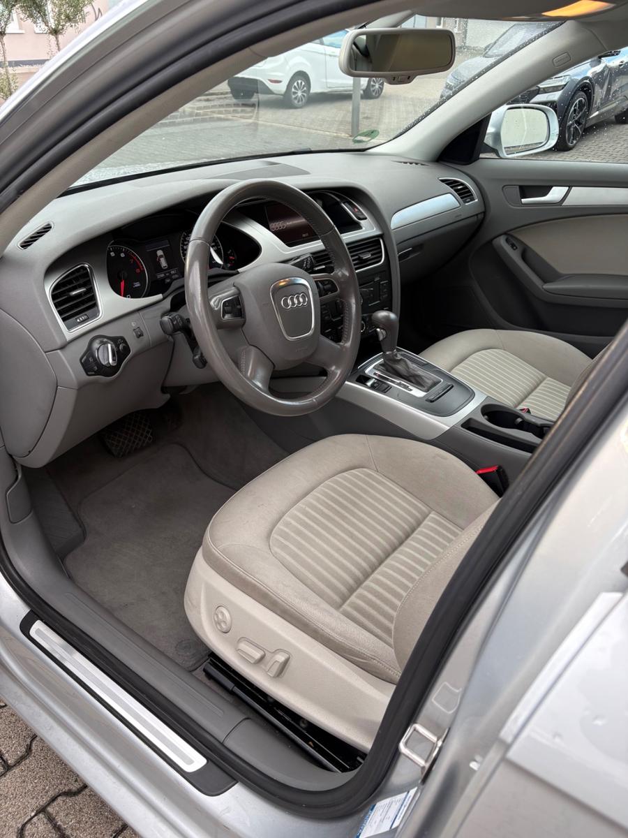 Audi A4 2010 — photo 12