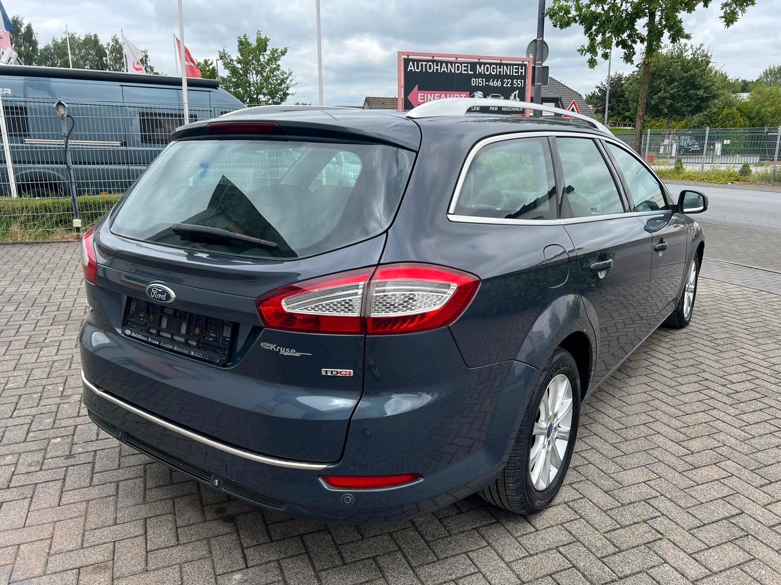 Ford Mondeo 2011 — interior