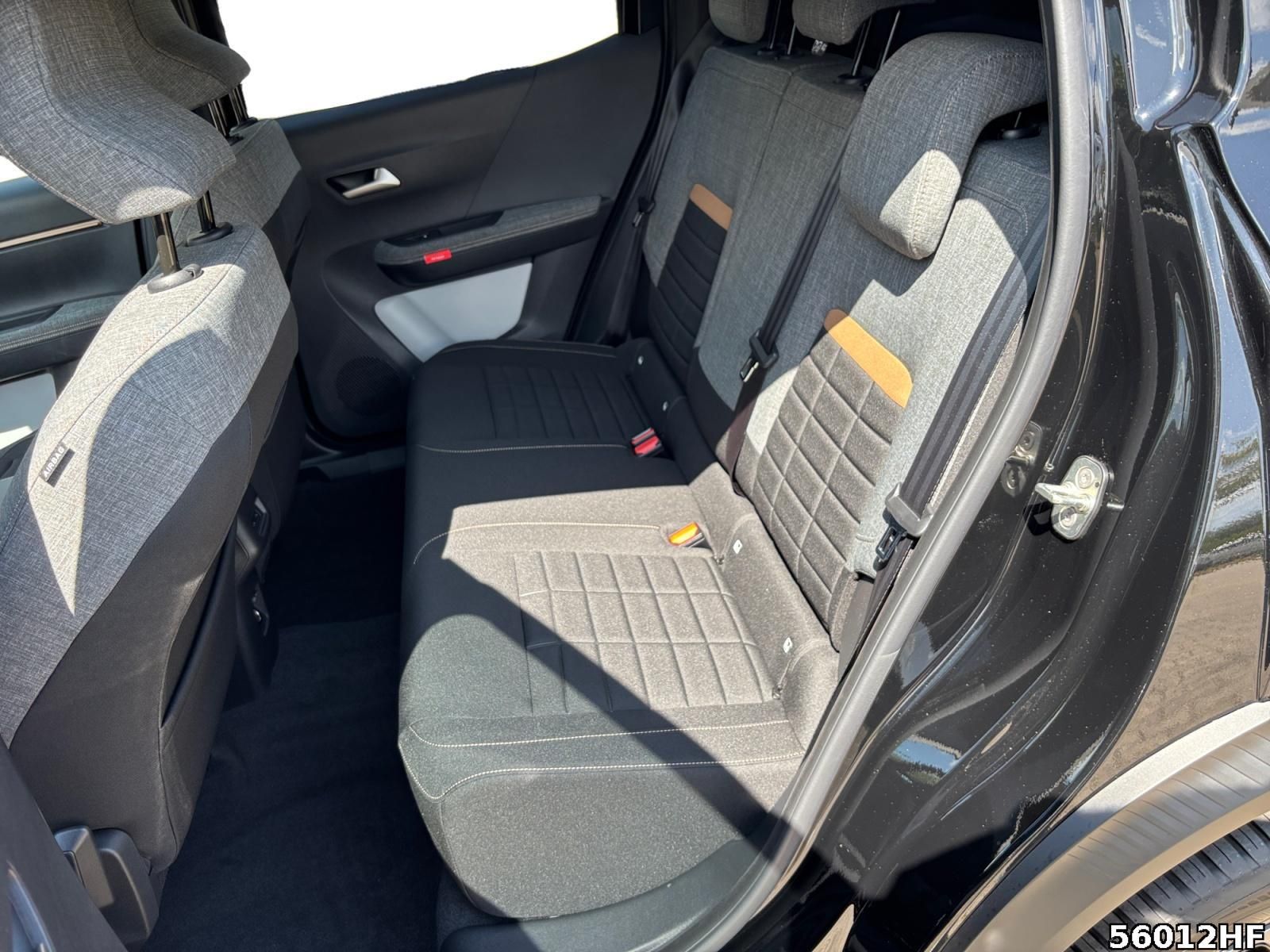 Fahrzeugabbildung Citroën C3 Aircross Plus  Hybrid 145 PS AT