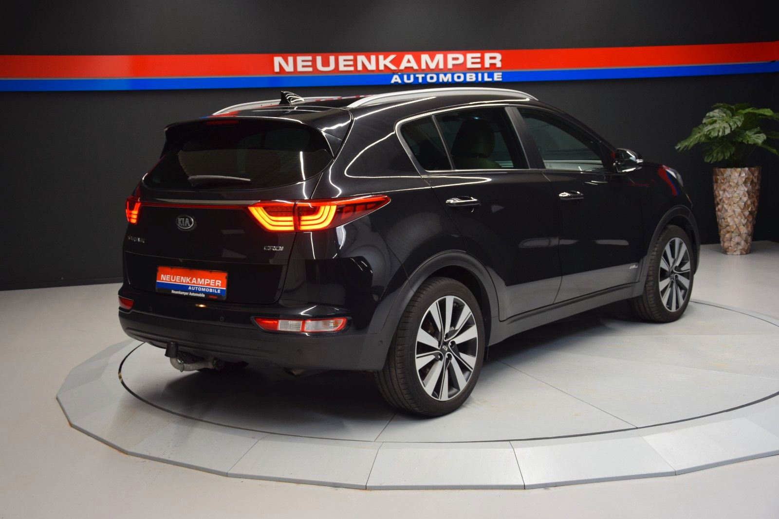 Fahrzeugabbildung Kia Sportage Platinum Edition 4WD Pano JBL Bi-Xenon