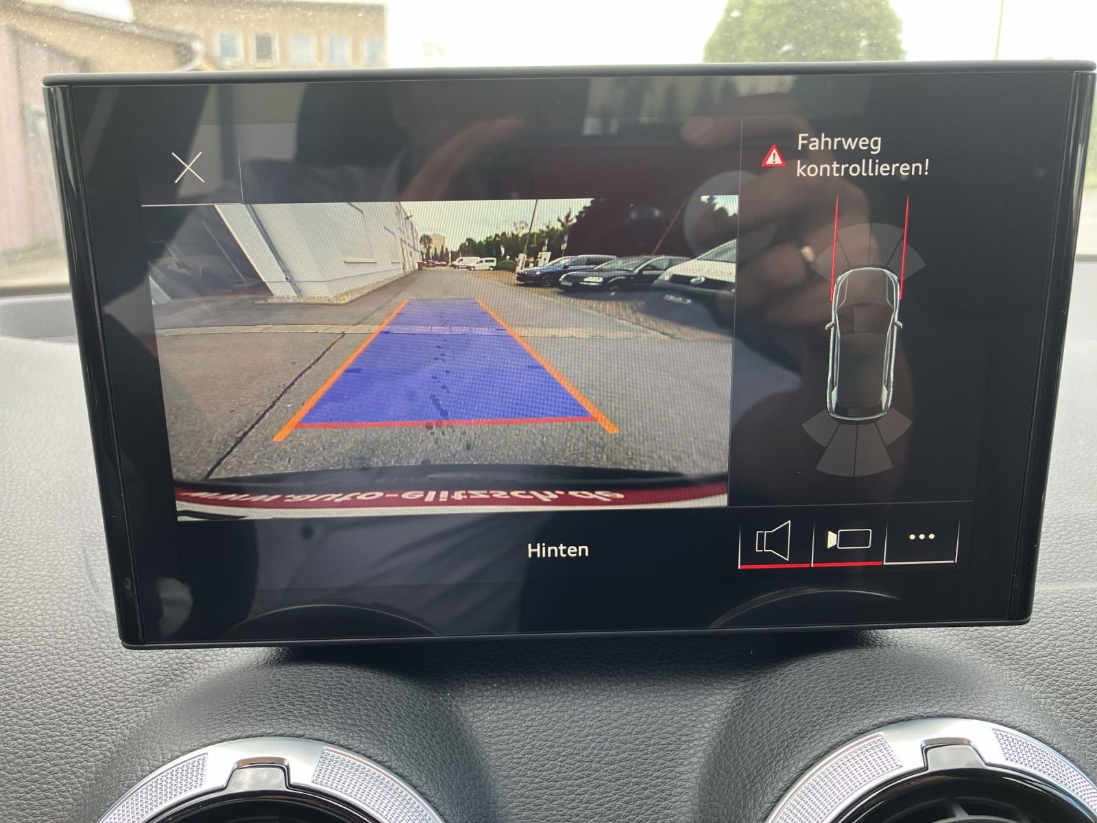 Fahrzeugabbildung Audi Q2 35 TFSI advanced Matrix, virtual cockpit plus