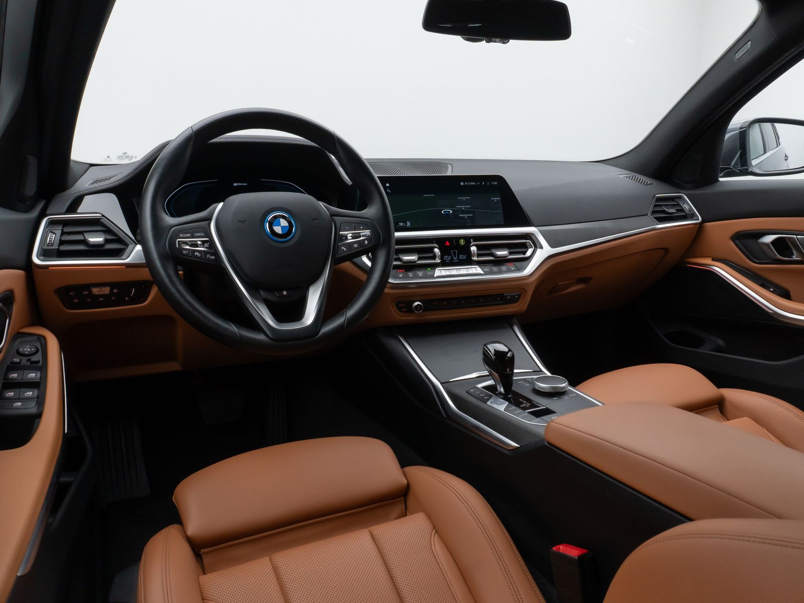 Fahrzeugabbildung BMW 330e Luxury Line 360°Laser HUD DAB HiFi Sport