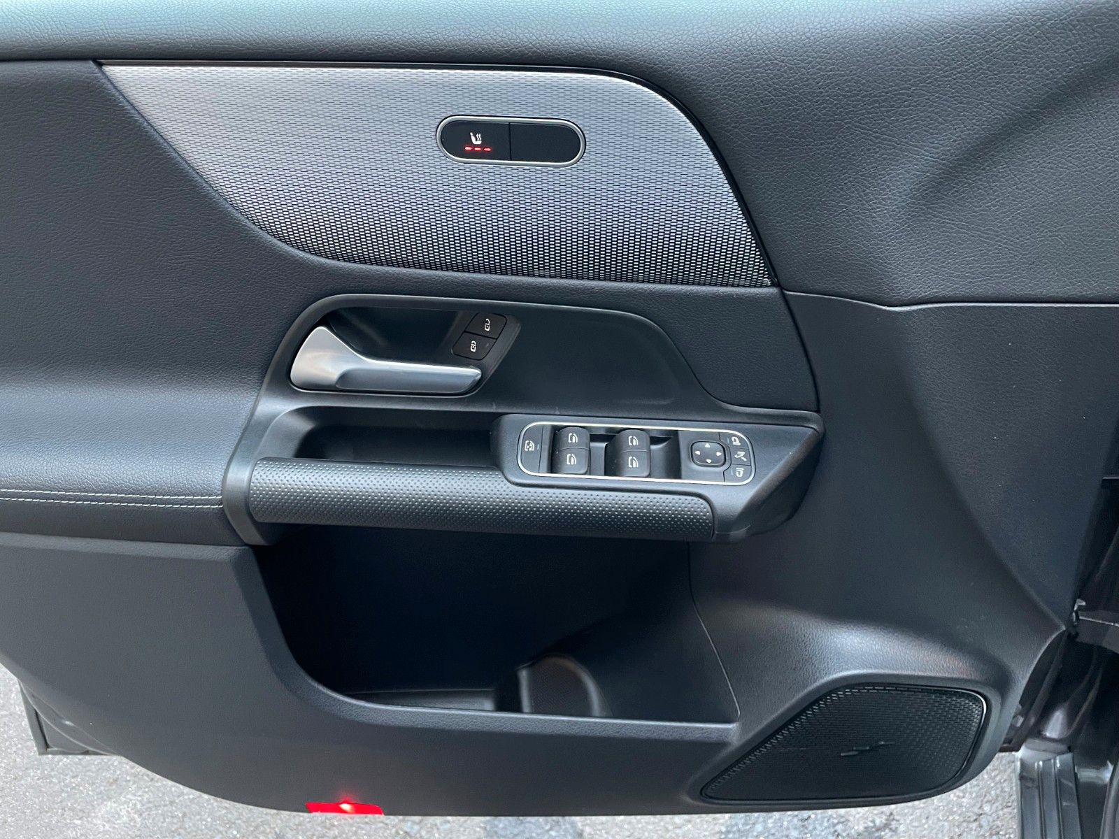 Fahrzeugabbildung Mercedes-Benz B 200 d R-Kamera+AHK+DISTR+LED+Carplay+DAB