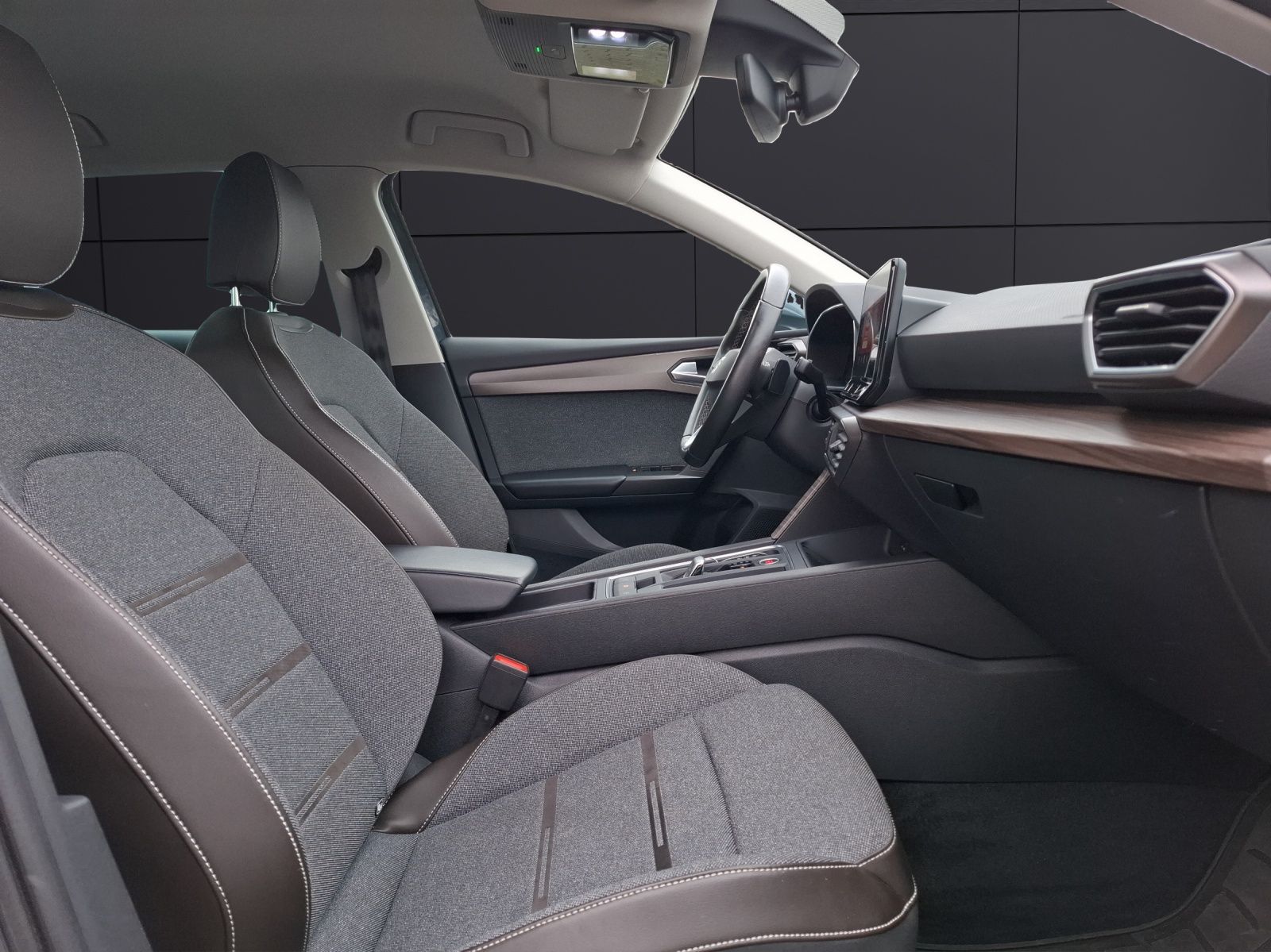 Fahrzeugabbildung SEAT Leon ST eTSI Xcellence DSG LED Navi AHK VC ACC R