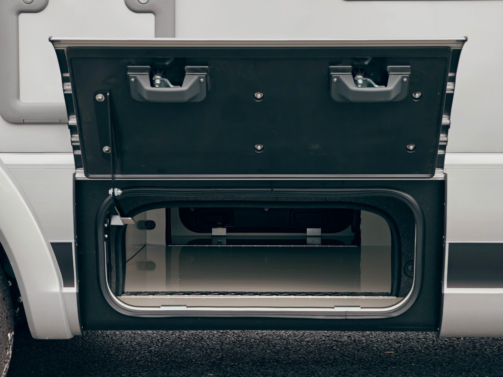 Fahrzeugabbildung HYMER / ERIBA / HYMERCAR B - KLASSE ML T 780 BLACKLINE