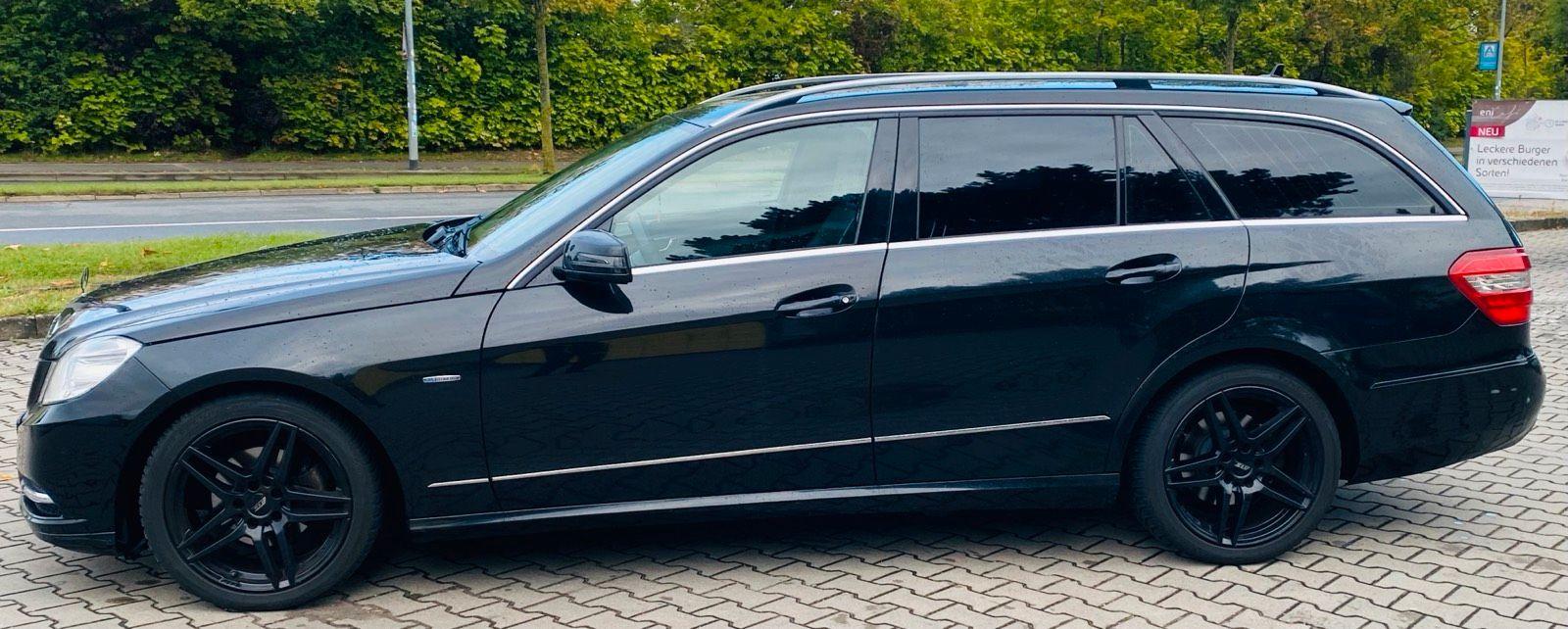 Mercedes-Benz E220 2011 — rear view