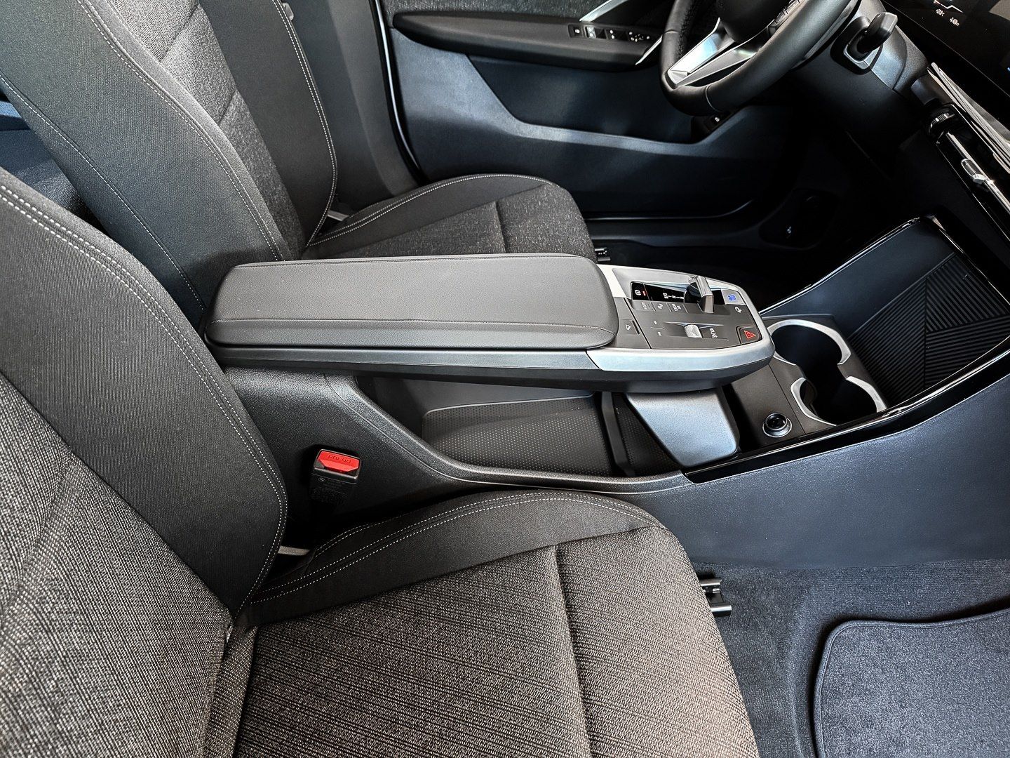 BMW iX2 - Bild 13