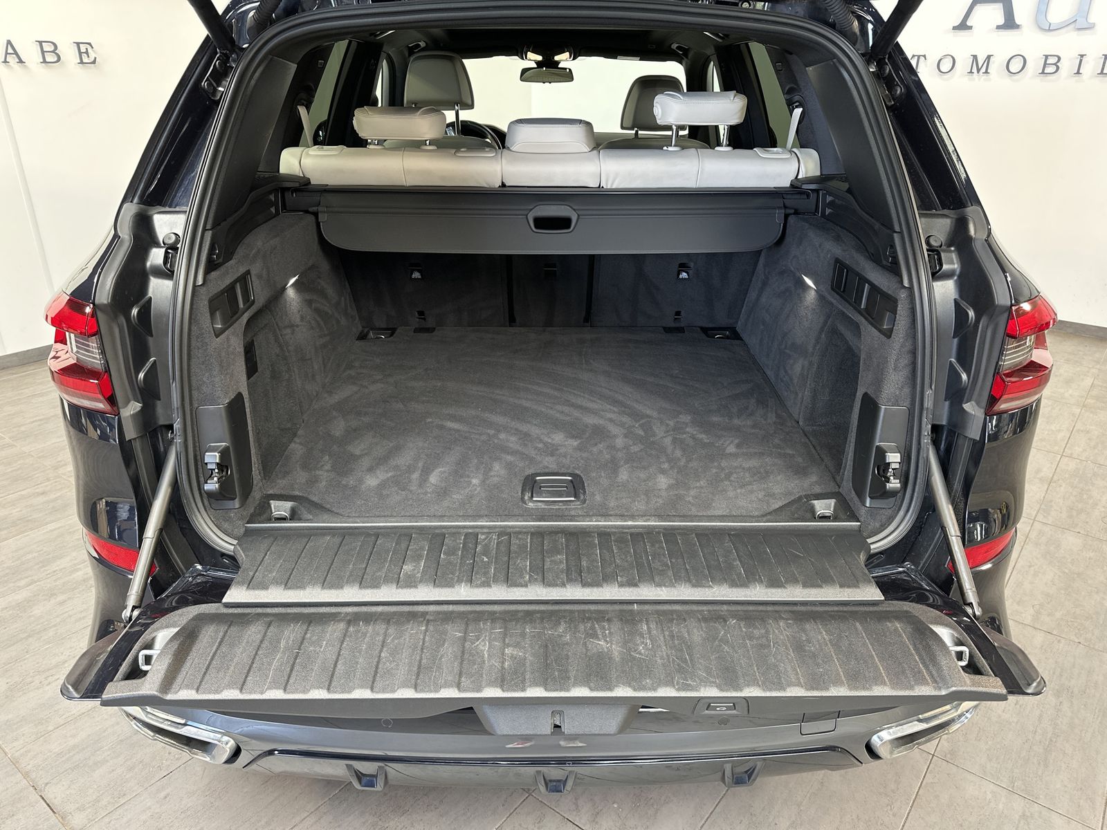 Fahrzeugabbildung BMW X5 xDrive40d M-Sport NAV+LASER+PANO+HEAD-UP+22ZO