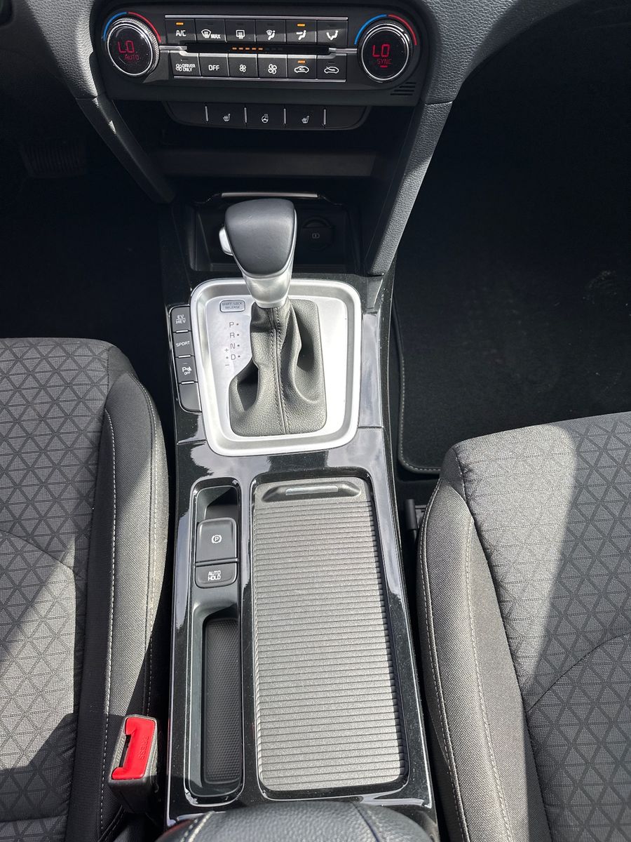 Fahrzeugabbildung Kia cee'd Sportswagon 1.6 GDI Plug-in Hybrid LED+KAM