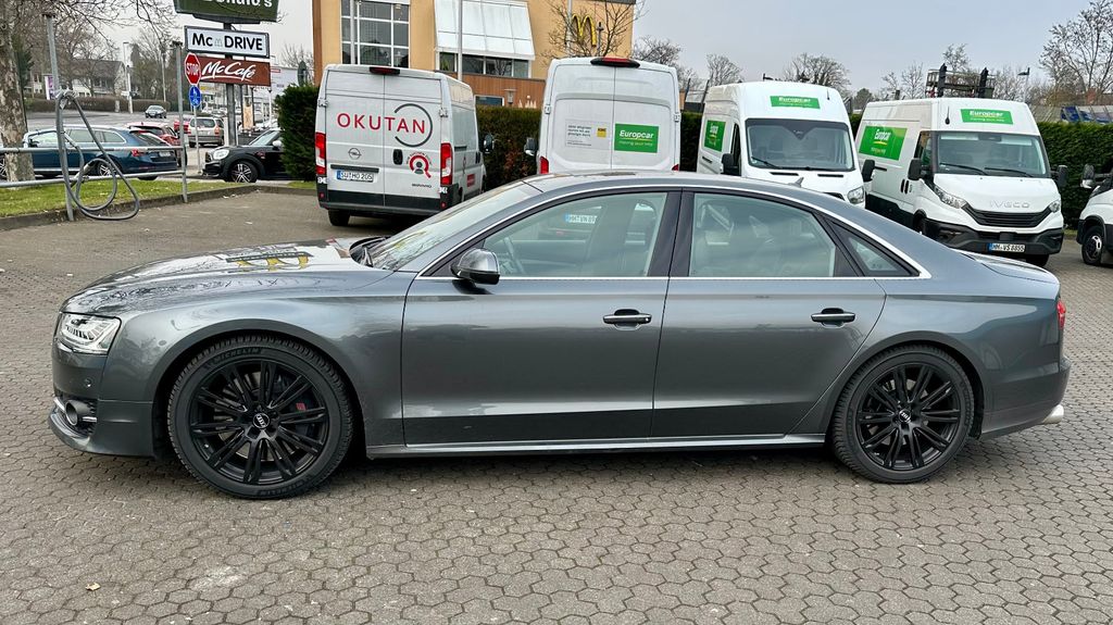 Audi S8