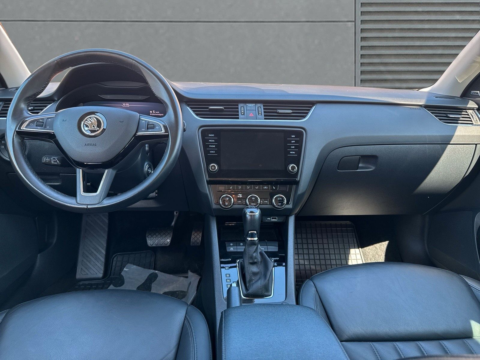 Skoda OCTAVIA COMBI 2,0 TDI PREMIUM EDITION LEDER ACC foto 10