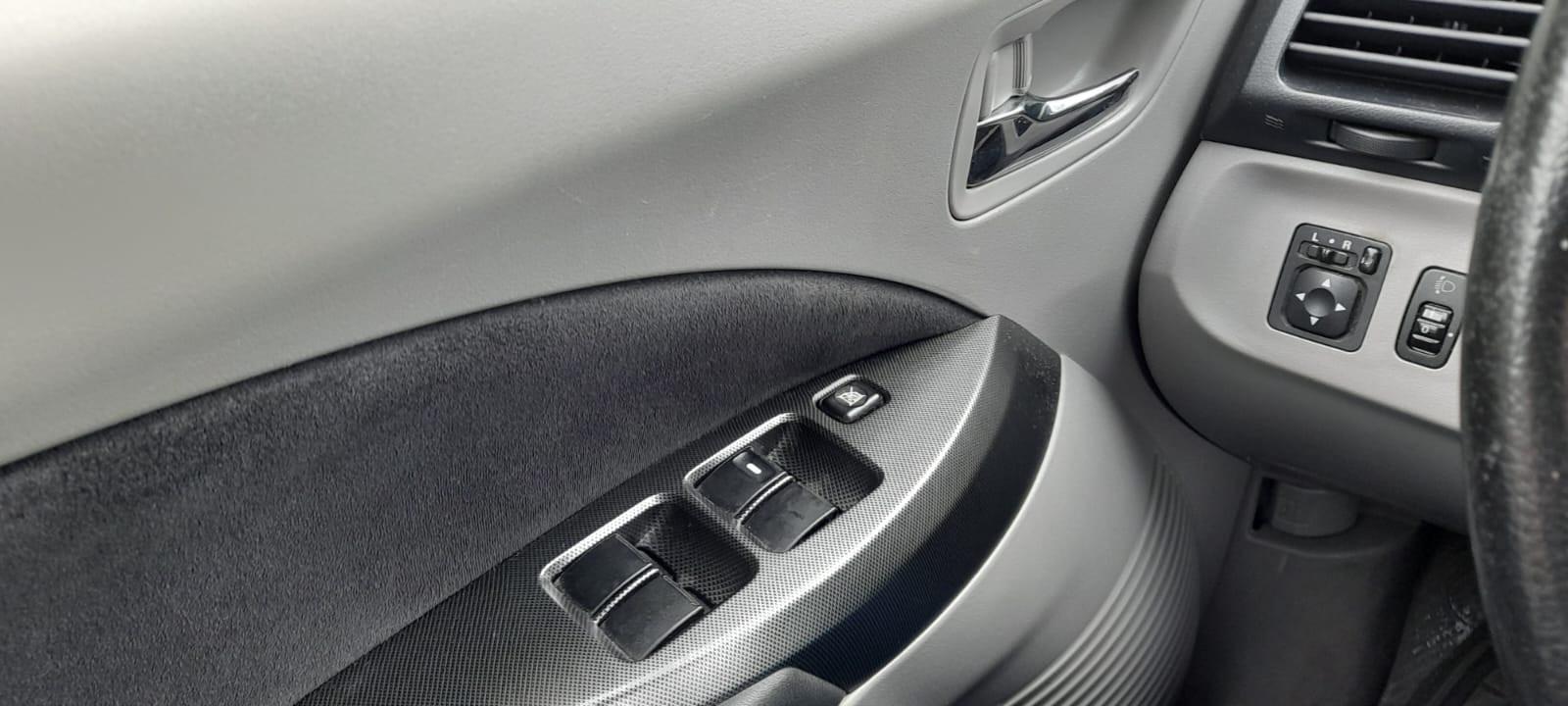 Mitsubishi Grandis 2006 — photo 22