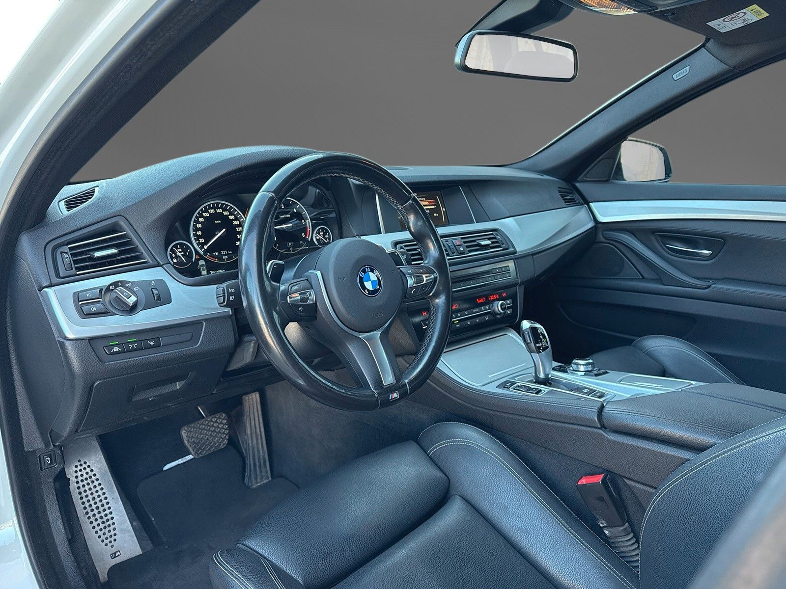 Fahrzeugabbildung BMW 520d Touring*AHK*M-Paket*Head-Up*Bhz.Lenkrad*PDC