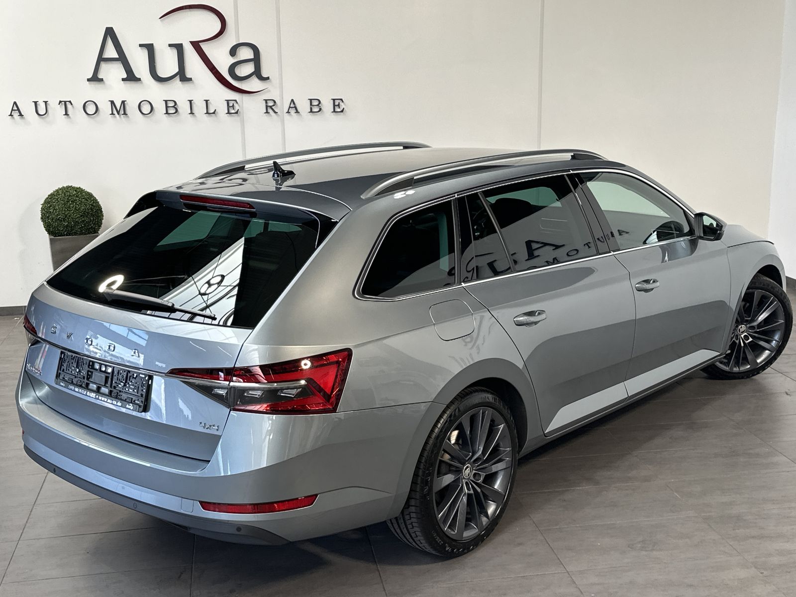 Fahrzeugabbildung SKODA Superb Combi 2.0 TDI DSG 4x4 Style NAV+LED+360°