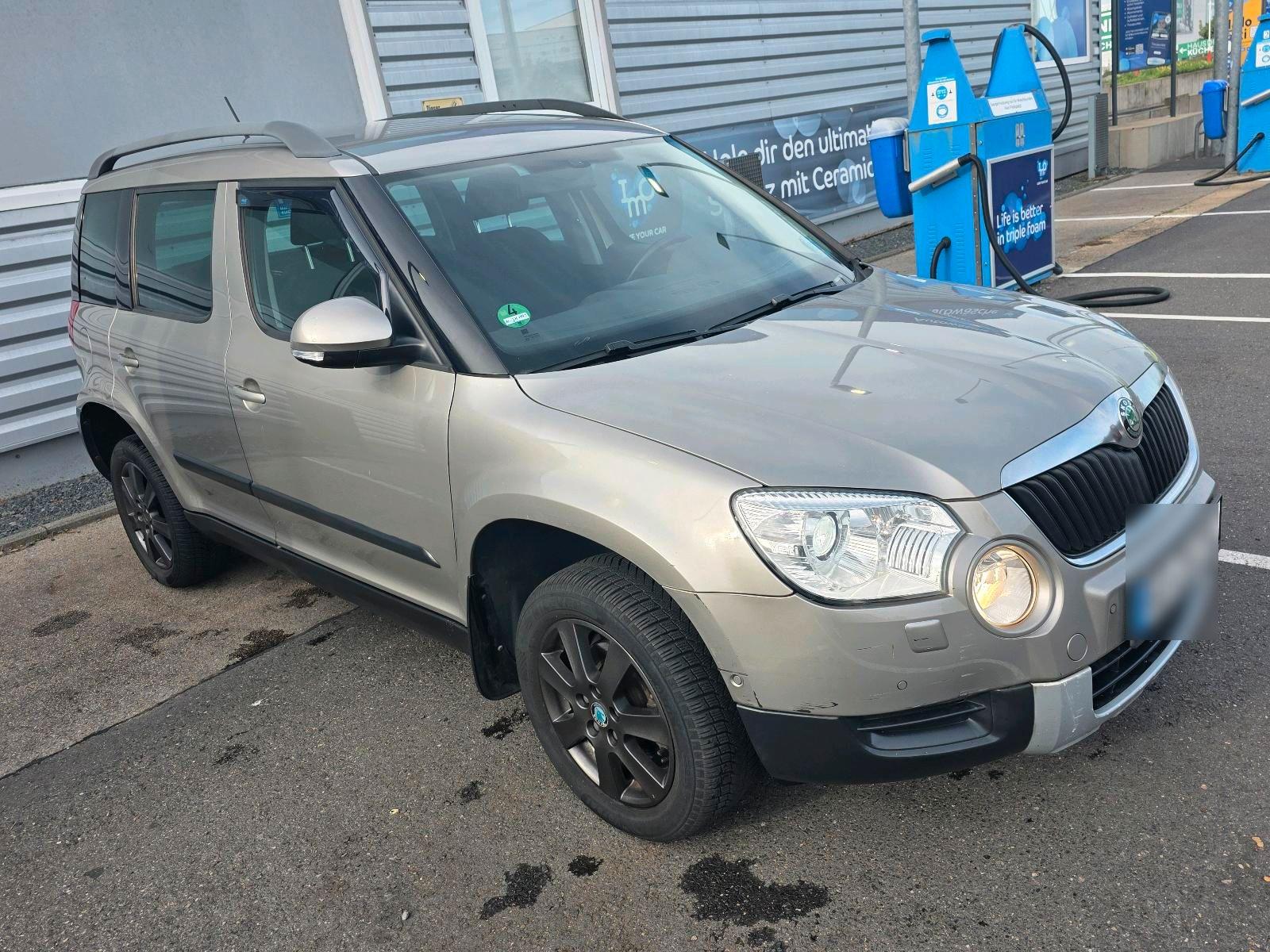 Skoda Yeti 2011 — rear view