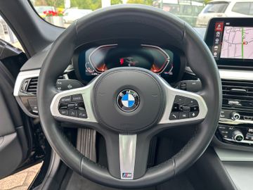 Fahrzeugabbildung BMW 520 i Limousine M Lenkrad Leder LED GSD 18"