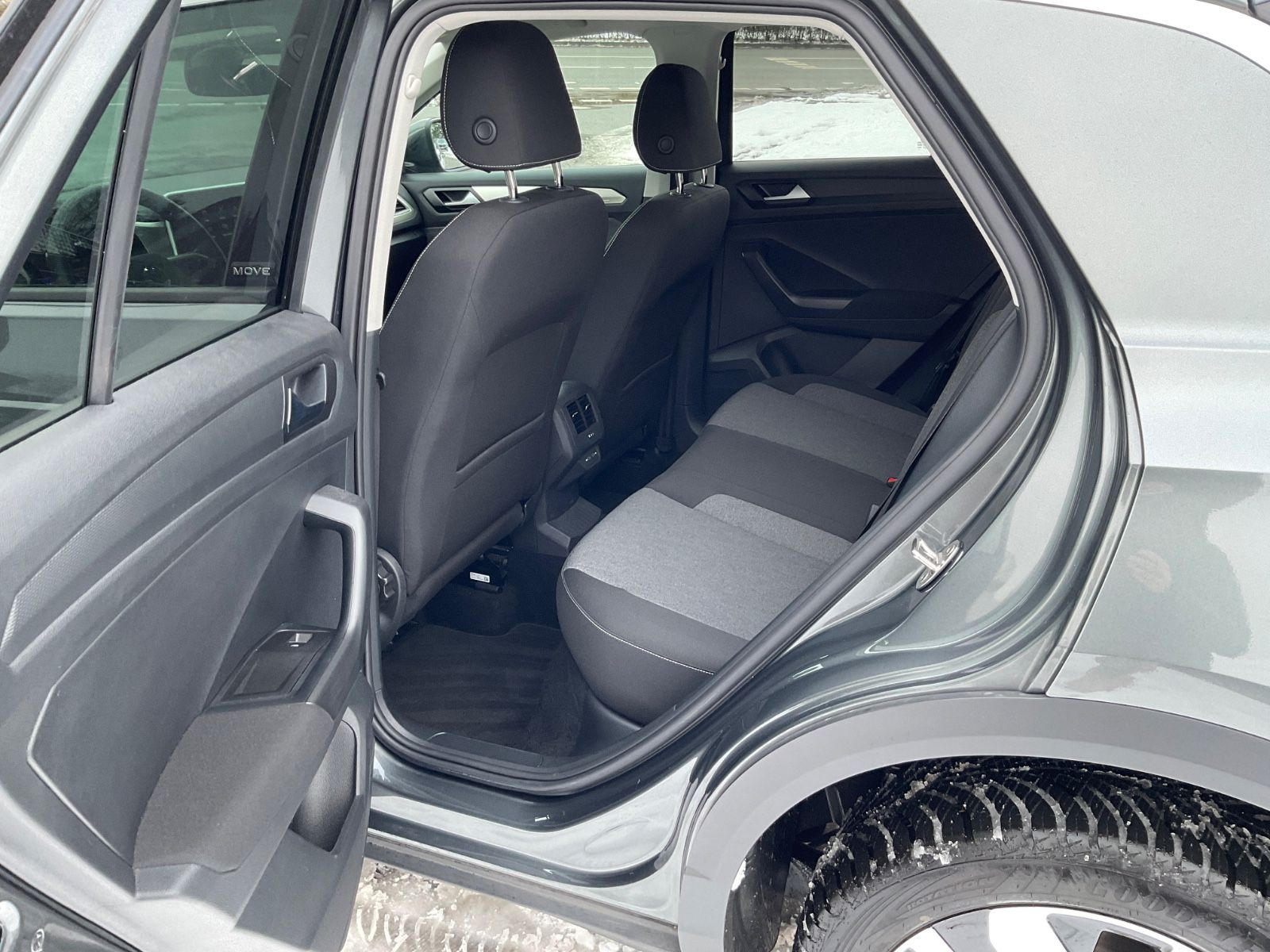 Fahrzeugabbildung Volkswagen T-Roc 1.5 TSI DSG MOVE,LED,Navi,Carplay