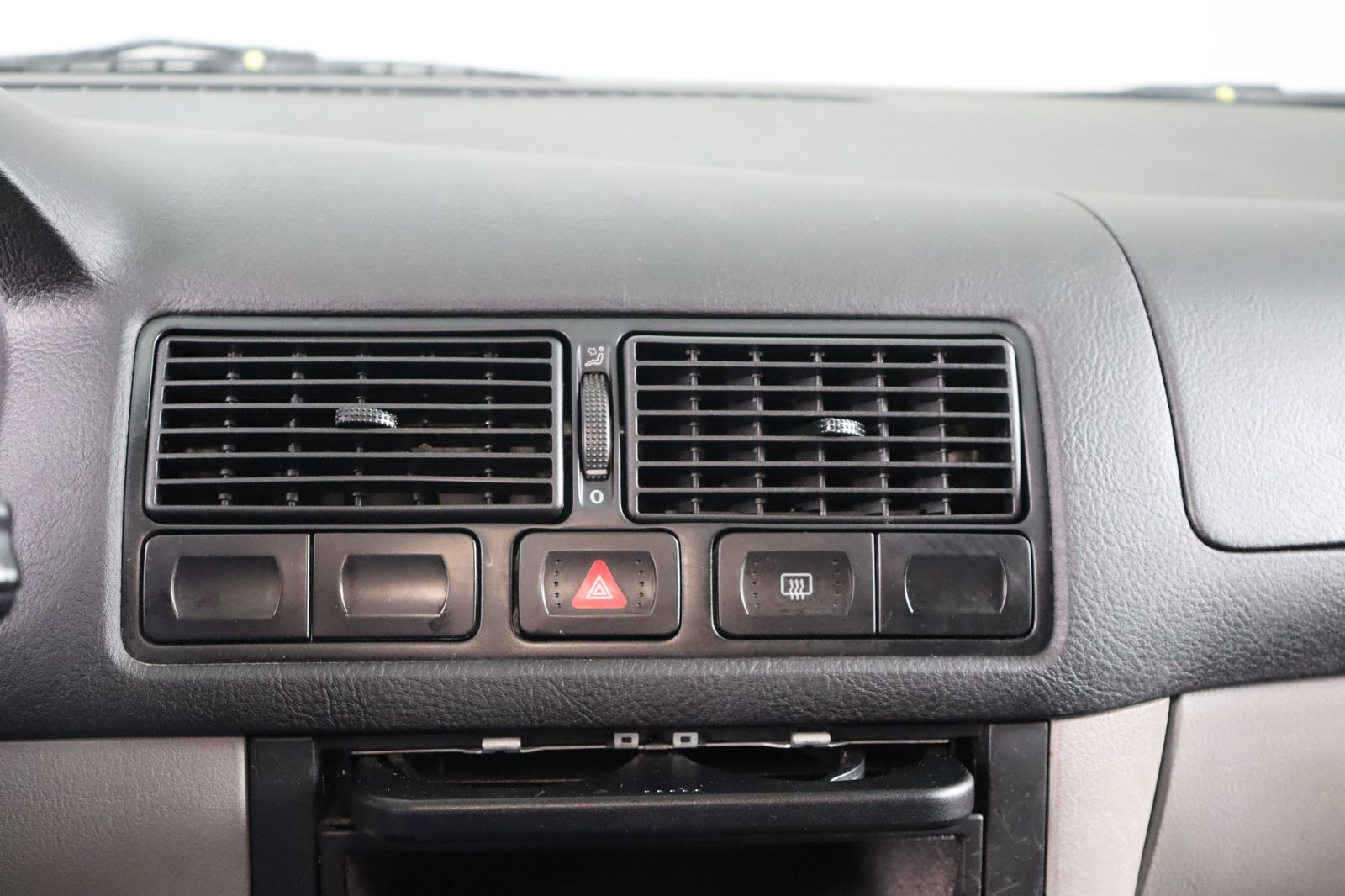 Fahrzeugabbildung Volkswagen Golf 1.6 * Klima *