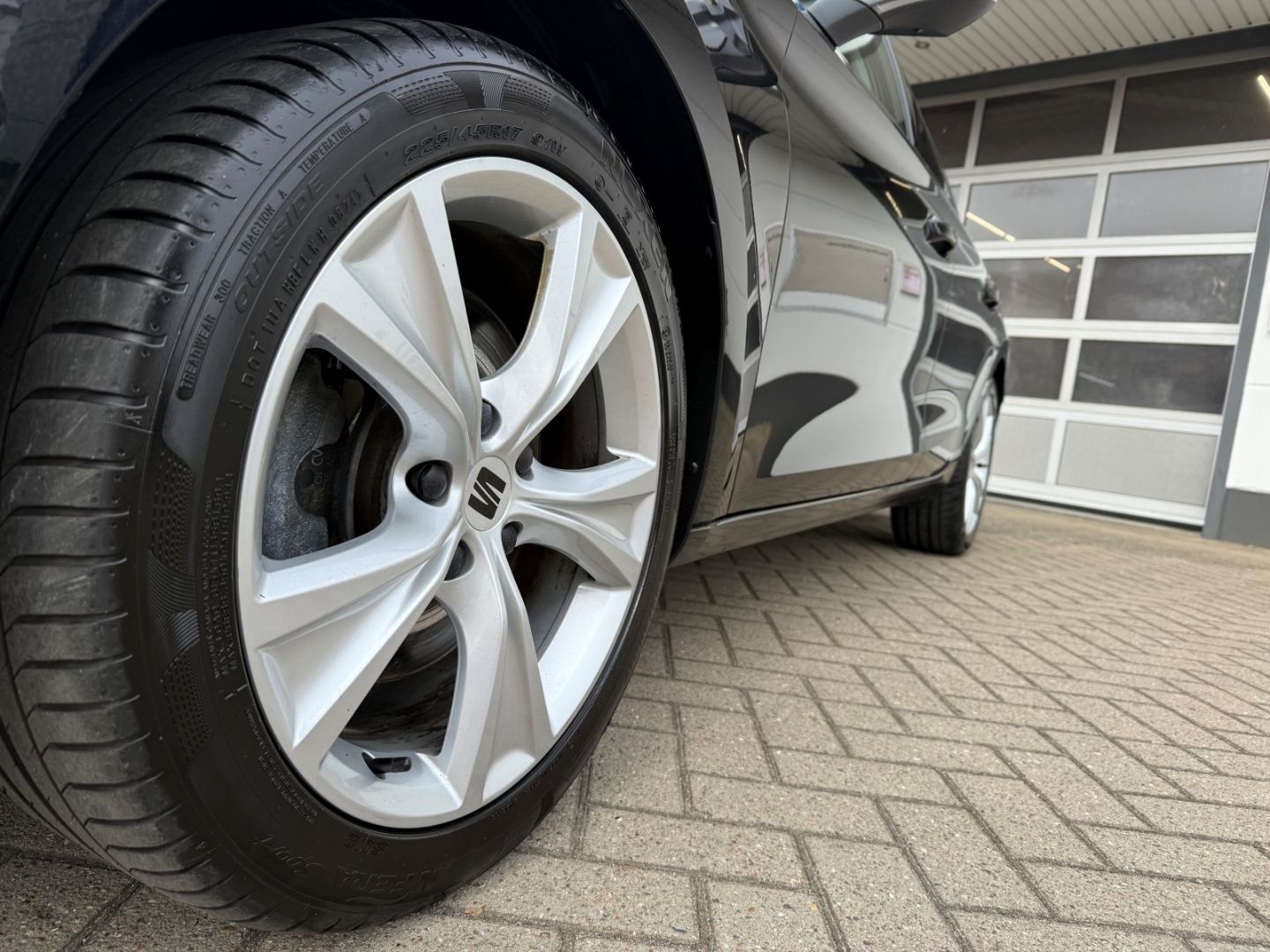 Fahrzeugabbildung SEAT Leon Sportstourer FR Navi Digitales Cockpit LED
