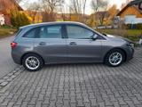 Mercedes-Benz B180 Style/ 360° Kamera/AHK/High Perf.Scheinwerf - mit Benzin-Antrieb: Kleinbus, 1.3