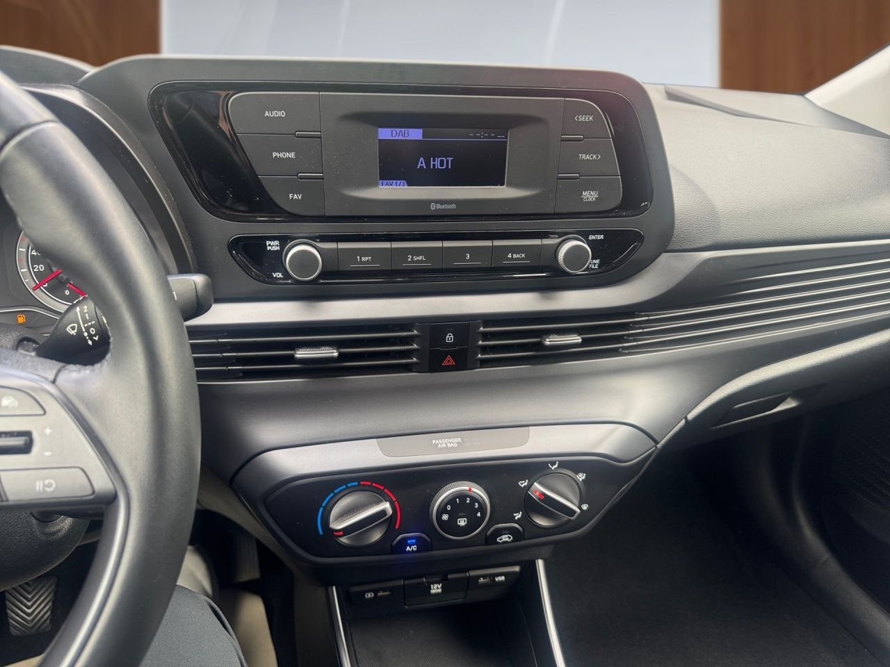 Fahrzeugabbildung Hyundai i20 SELECT *SIH*LHZ*PTS HINTEN*KLA*DAB*