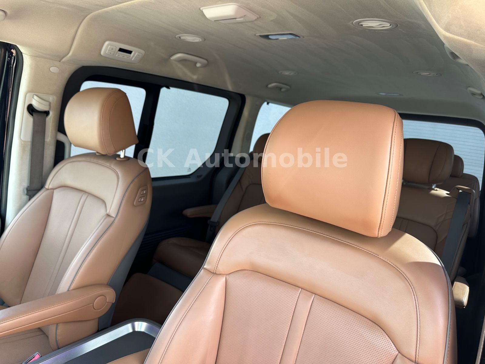 Fahrzeugabbildung Hyundai Staria Premium Signature 4WD/7Sitze/Navi/ACC/AHK