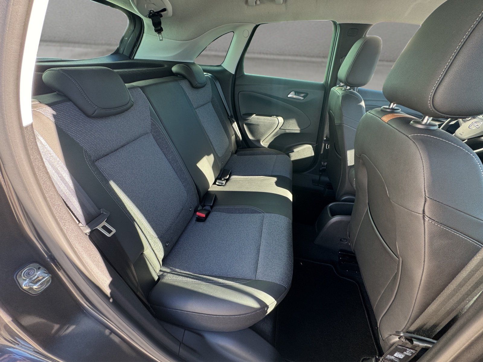 Fahrzeugabbildung Opel Crossland 1.2 Turbo Elegance KAMERA/TEMPOMAT/NAV