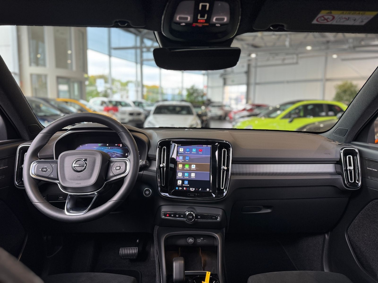 Fahrzeugabbildung Volvo XC40 Plus Dark 2WD NAVI LED AHK PANO