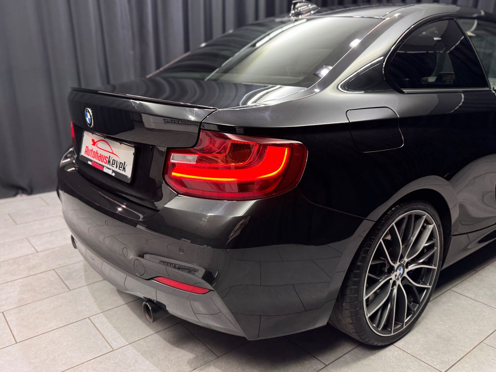 Fahrzeugabbildung BMW M240i Coupe xDrive|M-PERFORMANCE|1.HAND|