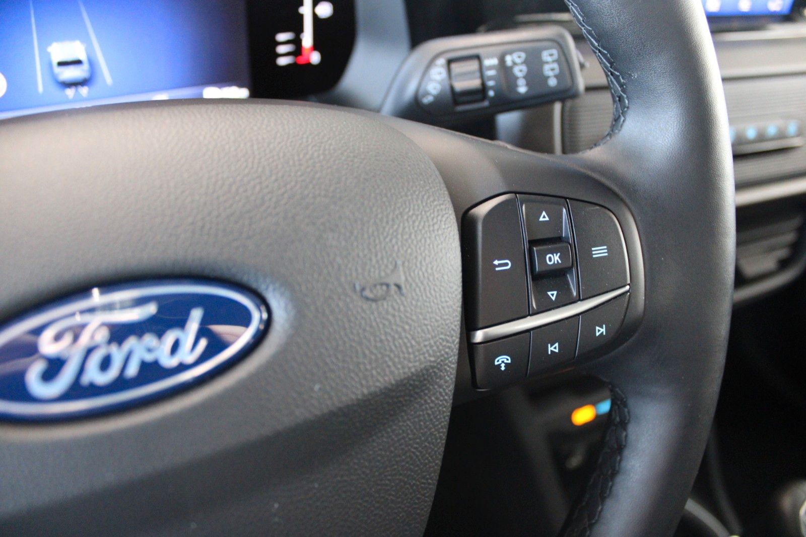 Fahrzeugabbildung Ford Tourneo Courier TREND Kamera PDC WinterPaket2