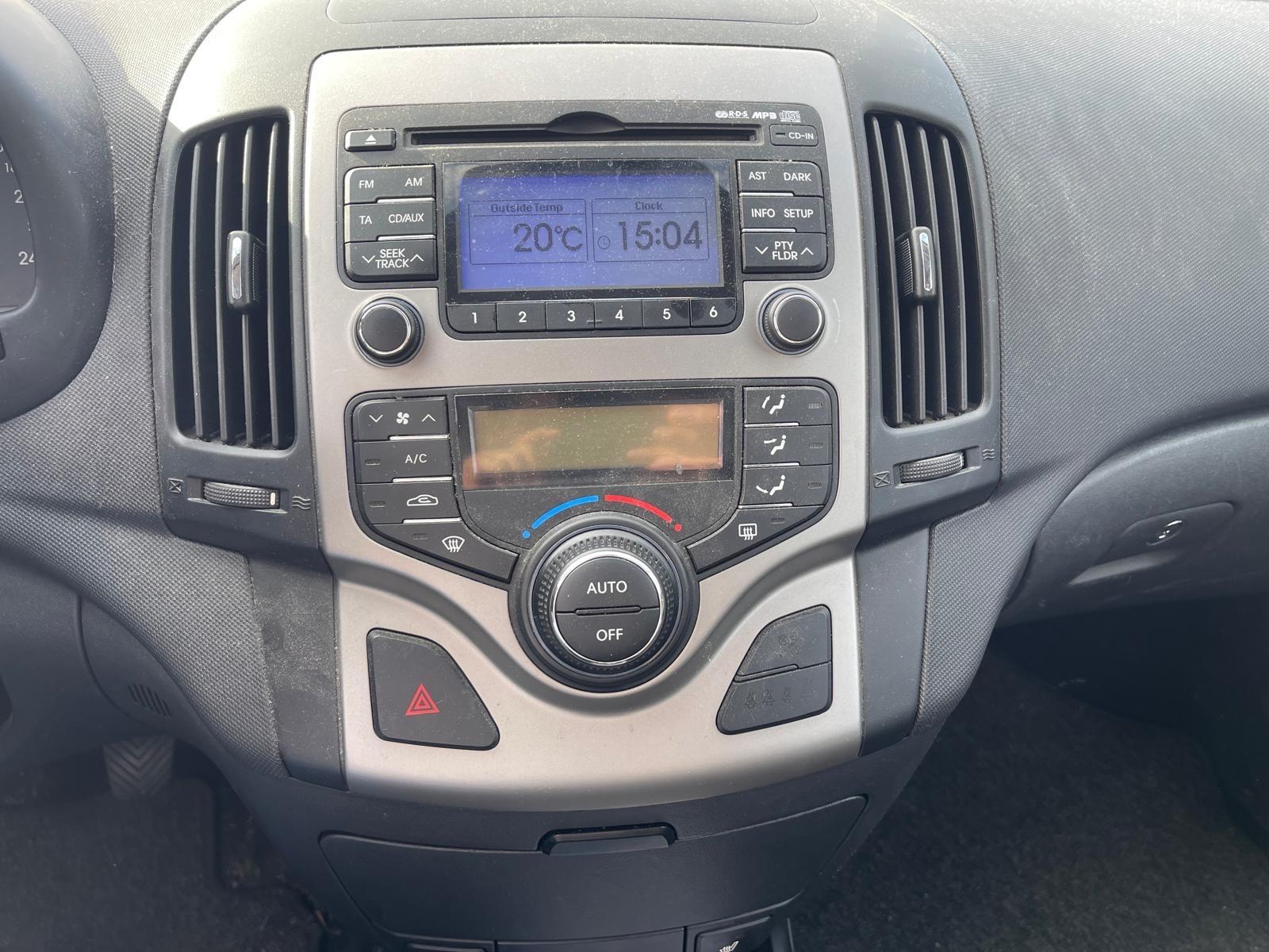 Hyundai i30 2011 — photo 7