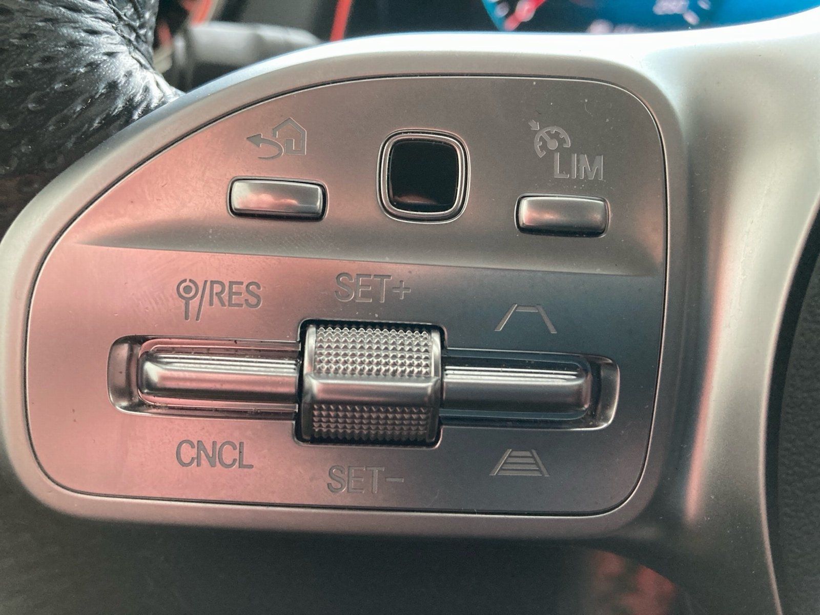 Fahrzeugabbildung Mercedes-Benz GLB 220 d 4M AMG*STDHZG*AHK*Distro*Burm*HUD*360*