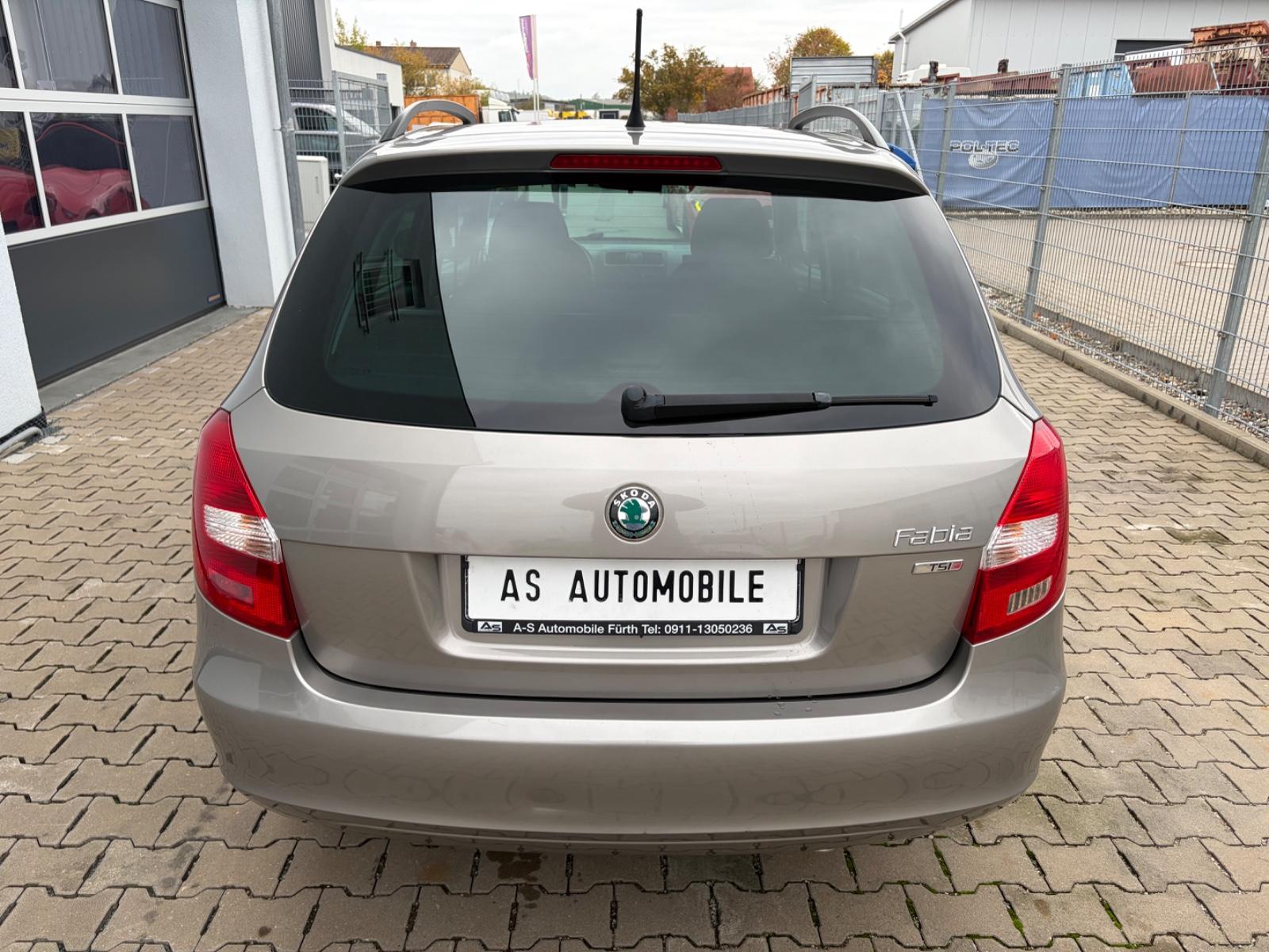 Skoda Fabia 2011 — photo 8