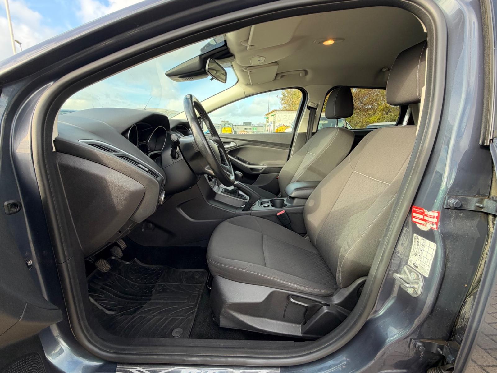 Ford Focus 2014 — photo 8