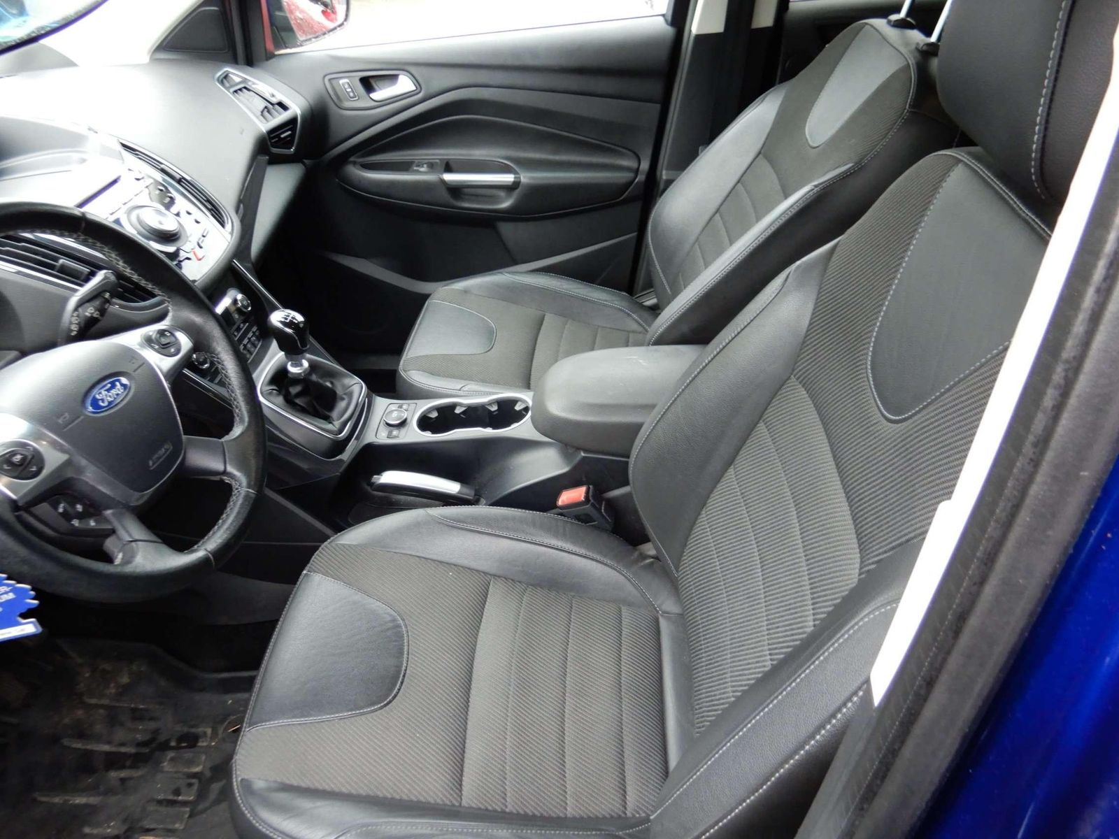 Fahrzeugabbildung Ford Kuga 2.0 Diesel 4x4 Individual Navi Sitzhzg Tele