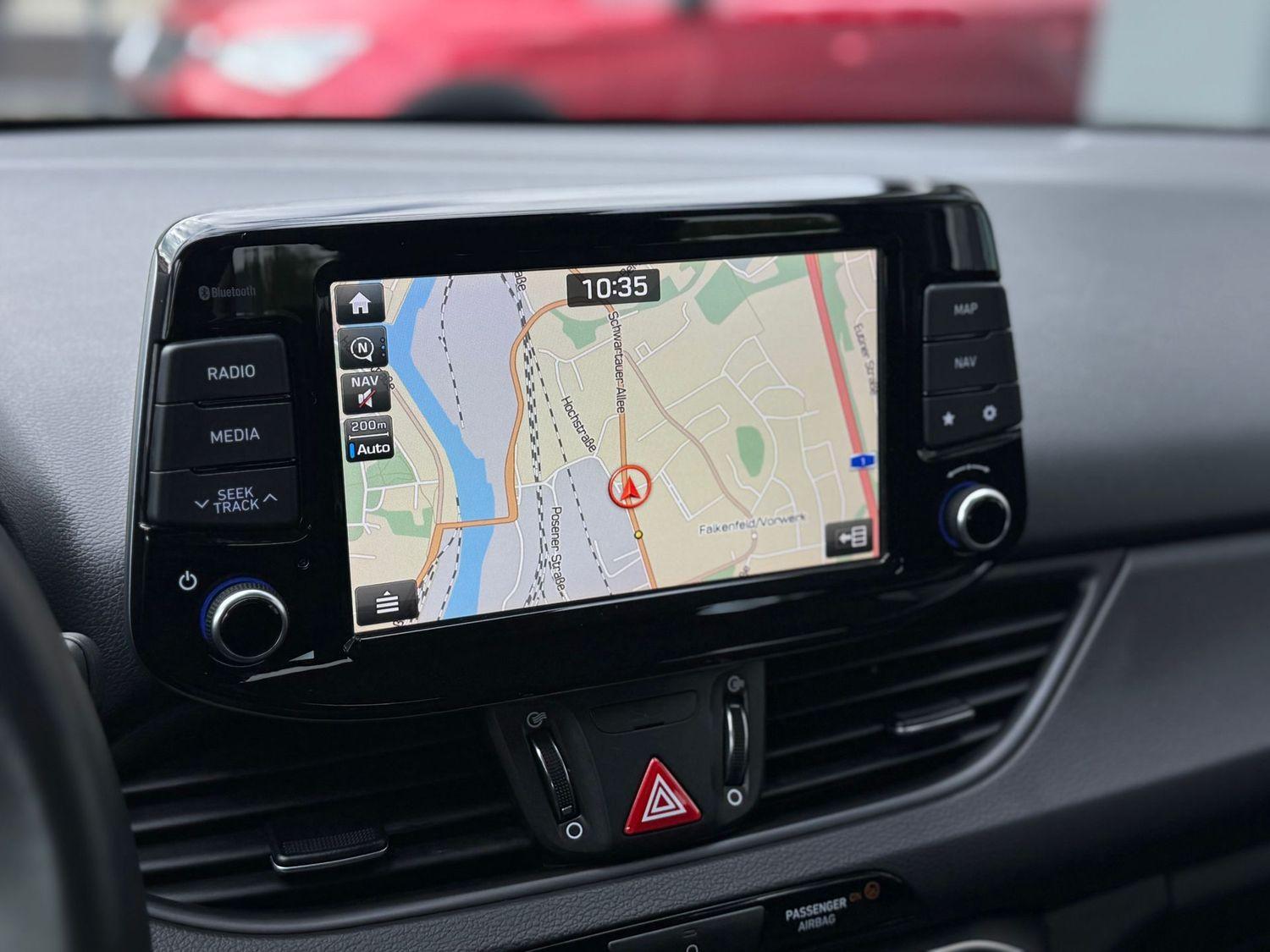 Hyundai i30 Select Kamera CarPlay Navi SHZ Tempom.