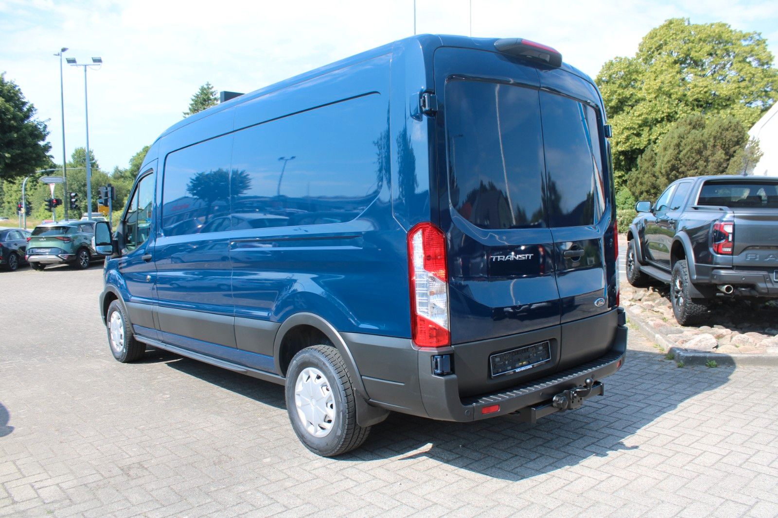 Fahrzeugabbildung Ford Transit 350 L3 H2 Kasten hoch lang KLIMA RFK AHK