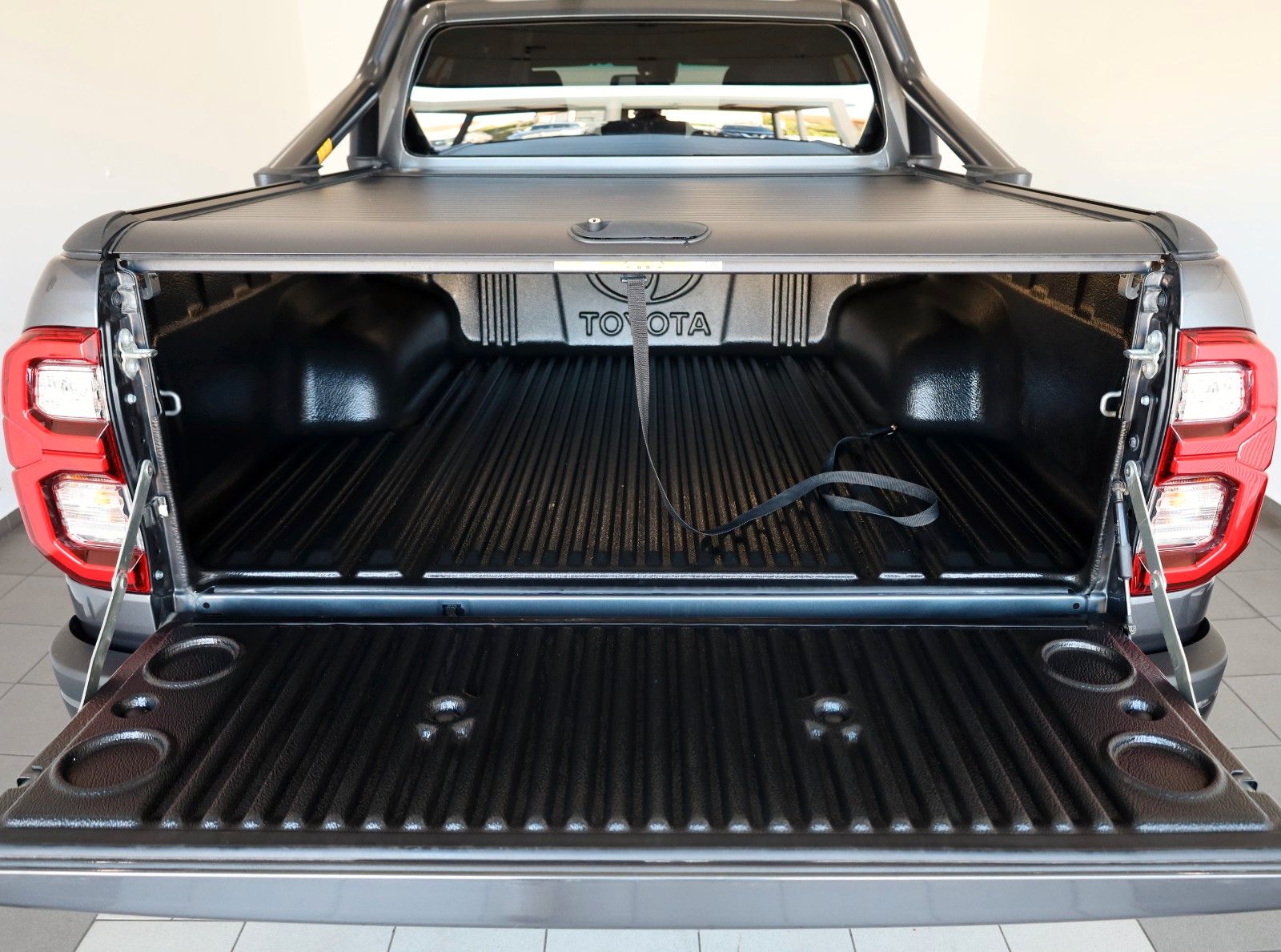 Fahrzeugabbildung Toyota Hilux 2.8 D-4D GR Sport,Alcantara,ACC,Rollo, AHK